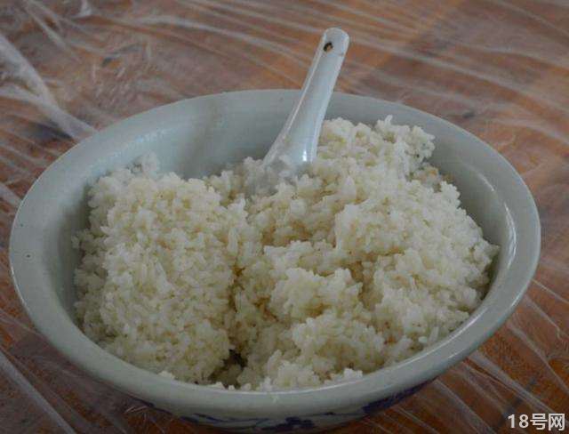 米饭变馊的原因是什么？