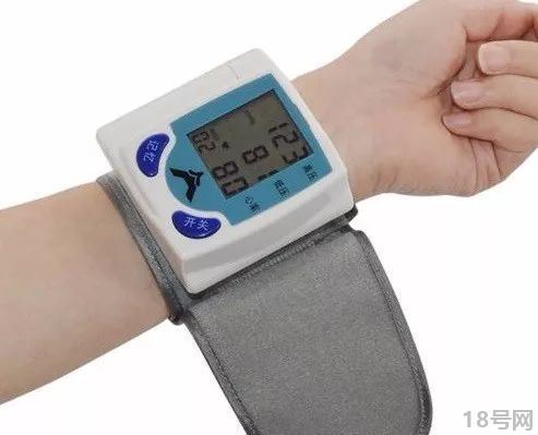 腕式血压计测量姿势应该是怎样的