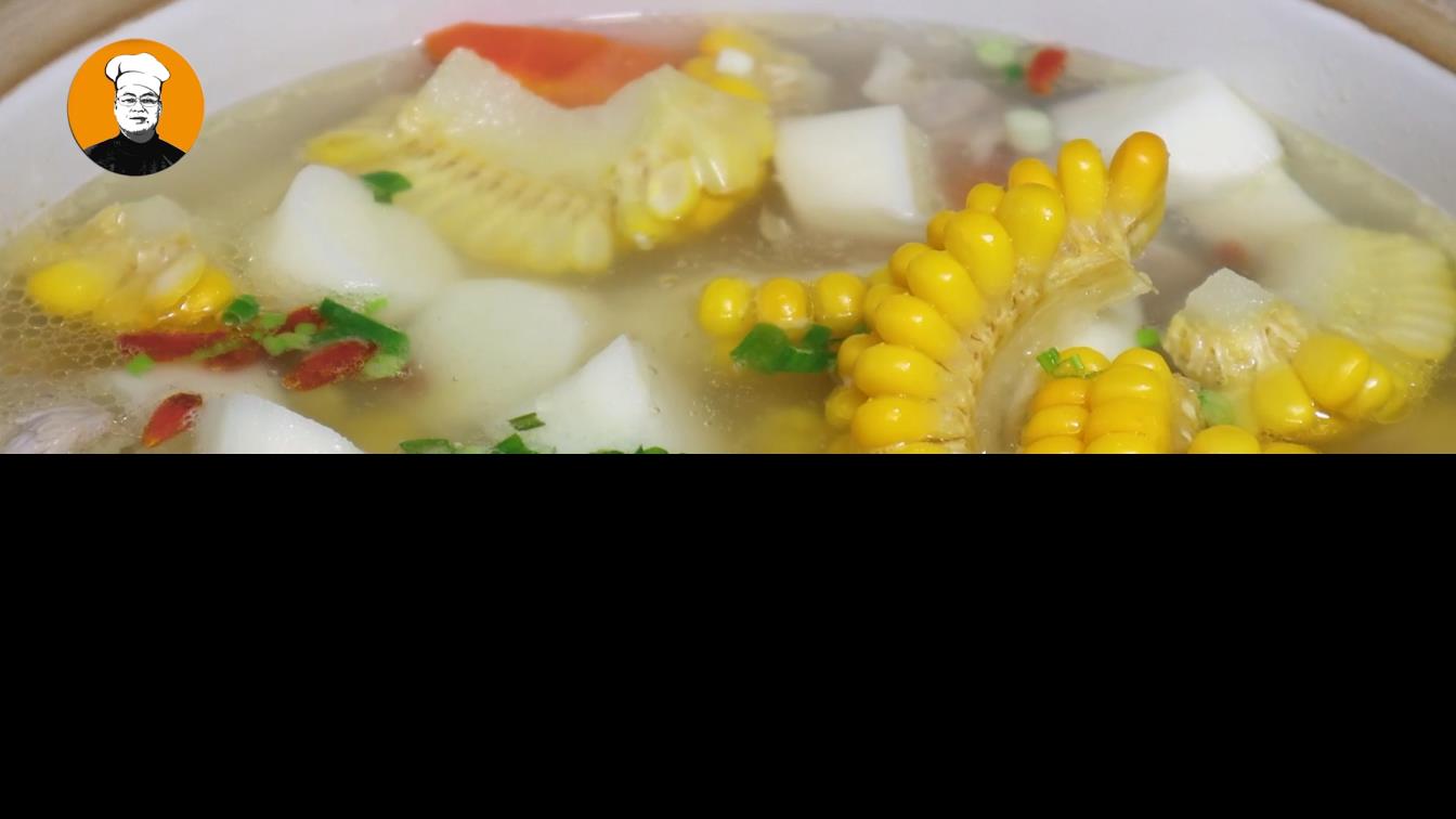 天冷了，炖上一锅玉米山药排骨汤，喝完暖心又暖胃，健康又美味