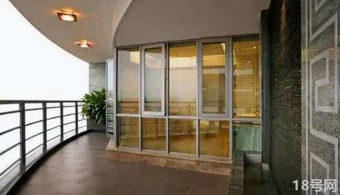 四楼封阳台用单层钢化玻璃安全吗2