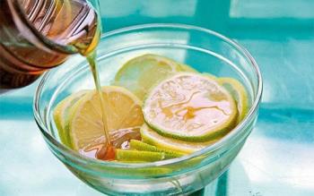 柠檬蜂蜜水的功效 柠檬蜂蜜水的养生喝法