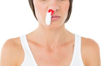 流鼻血怎么办 流鼻血的正确处理方法