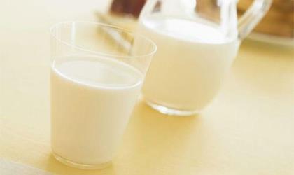 喝纯牛奶有什么好处 喝纯牛奶的注意事项