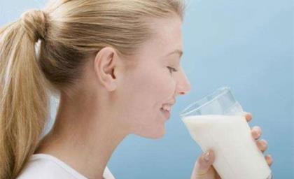 感冒能喝牛奶吗 感冒期间饮食注意什么