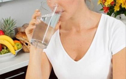 苏打水有什么作用和功效 喝苏打水的好处