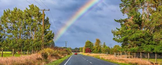 彩虹出现的原理 为什么雨后天上挂着彩虹