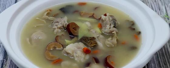 排骨汤和什么菜搭配 鱼肚排骨汤的做法
