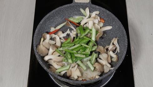 凤尾菇怎么炒好吃 辣炒凤尾菇的做法