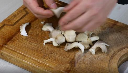 凤尾菇怎么炒好吃 辣炒凤尾菇的做法