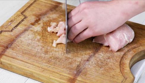 炖鸡肉香菇的做法 干香菇炖鸡肉的做法