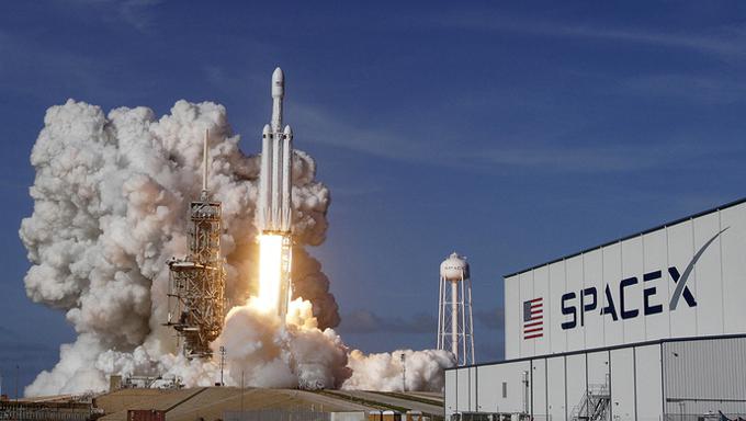 星船爆炸 SpaceX载人登月计划受挫