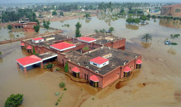 华人直击巴基斯坦洪灾：民众无家可归，巴基斯坦向世界求救！